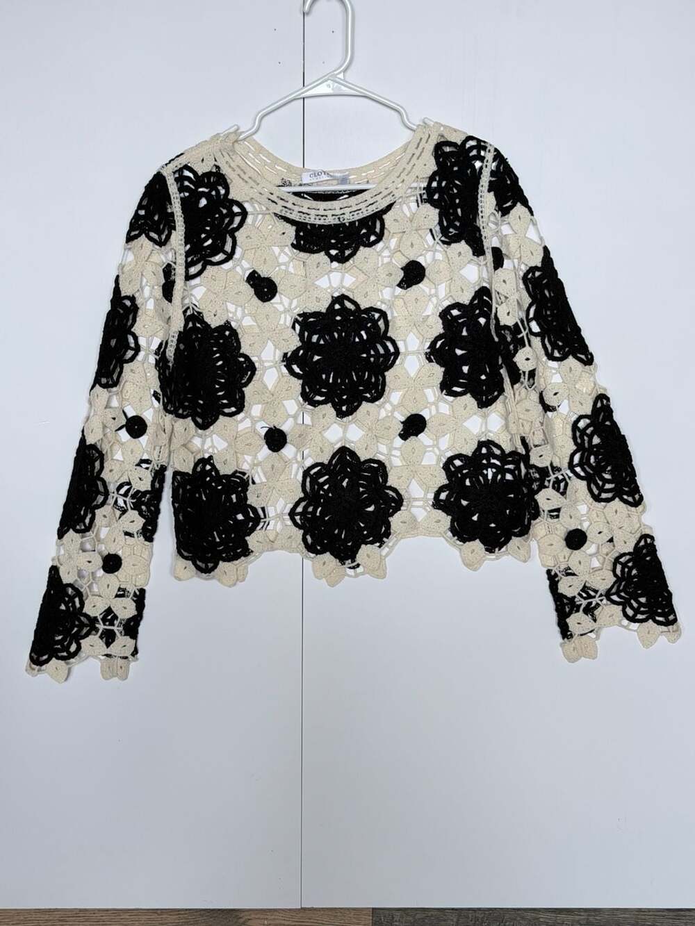 Cloth By Design Black and White Crochet Floral Long Sleeve Top XL